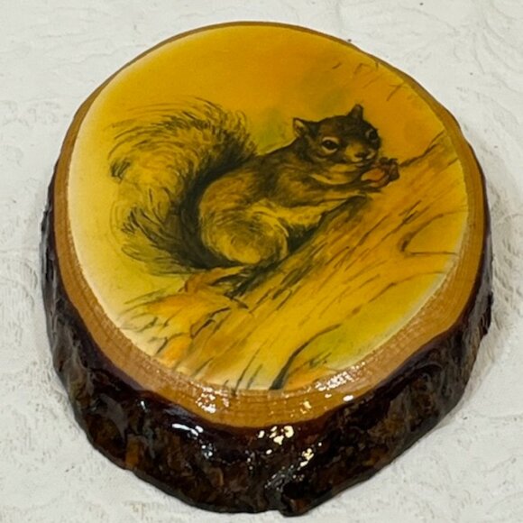 VTG Decoupage Squirrel Acorn on Log Slice Wood Bark Hanging Wall Decor 2.5"x4" - Picture 3 of 8